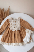 SET ELEGANT 2 PJESËSH PËR VAJZA – FUSTAN ME DANTELLE DHE ÇORAPE KLASIKE