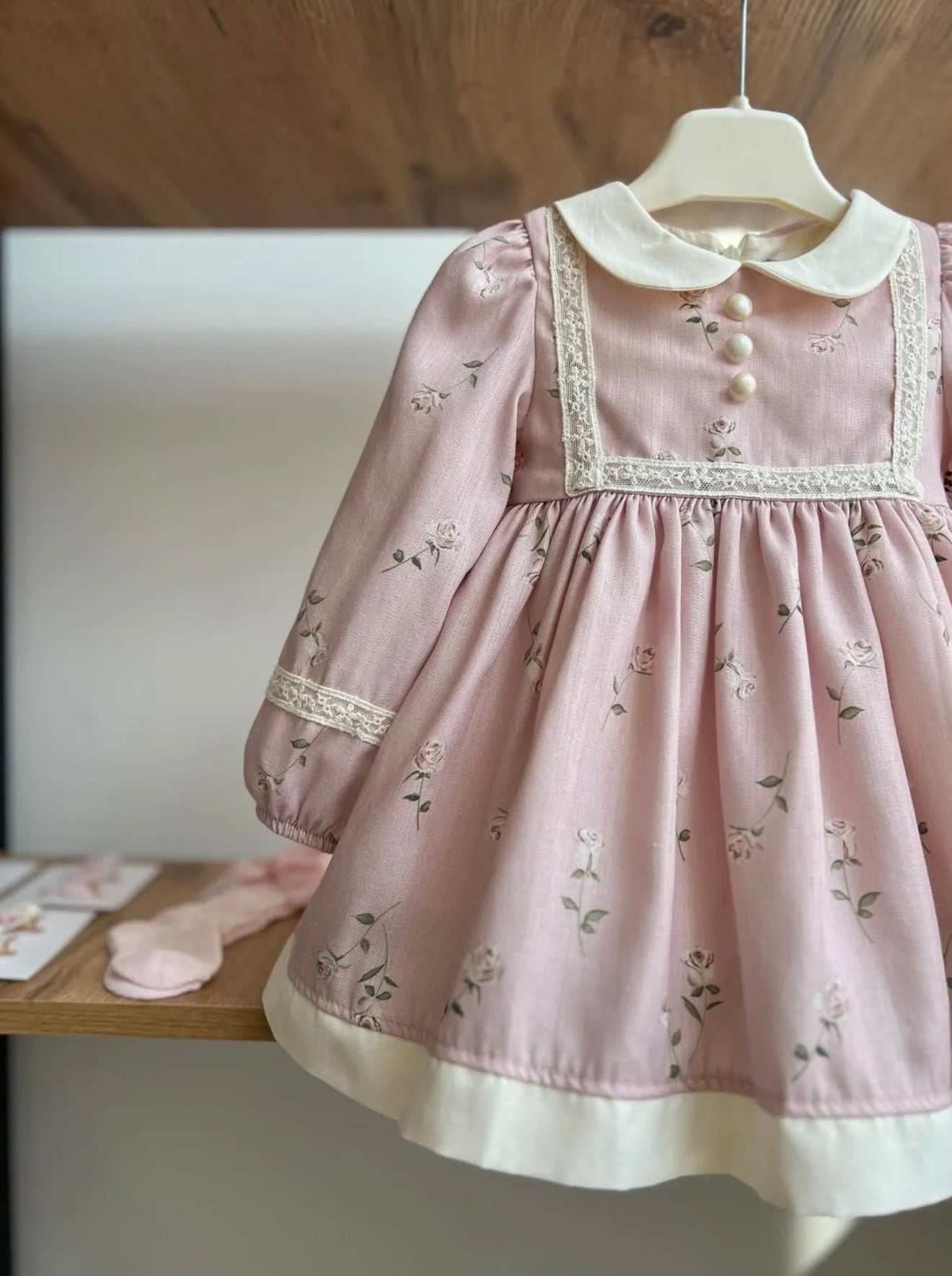 FUSTAN ROZE ME JAKË TË BARDHË - & DETAJE KLASIKE