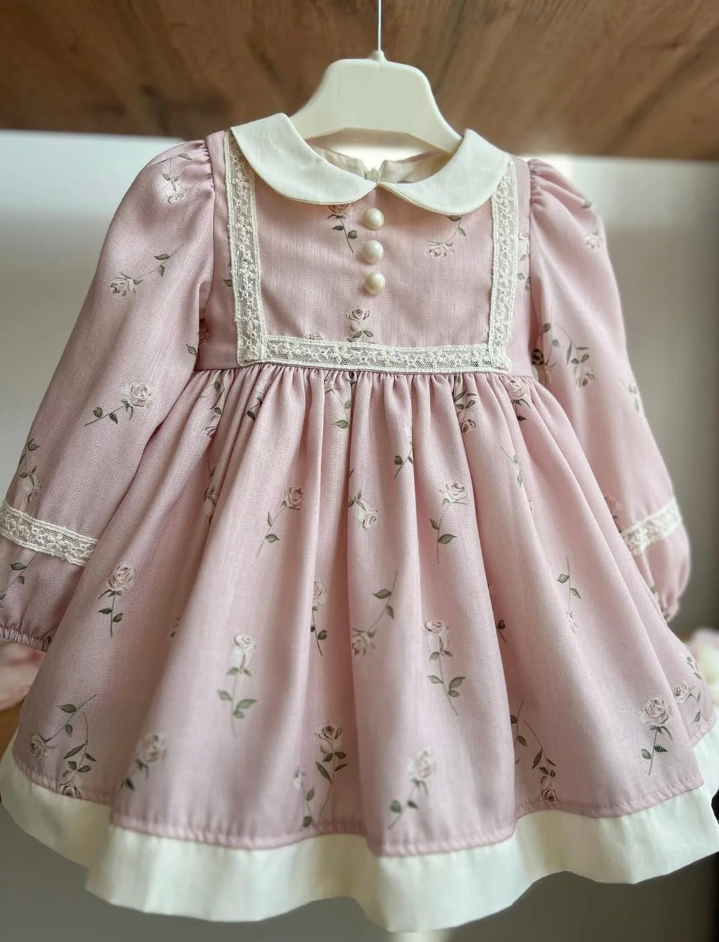 FUSTAN ROZE ME JAKË TË BARDHË - & DETAJE KLASIKE