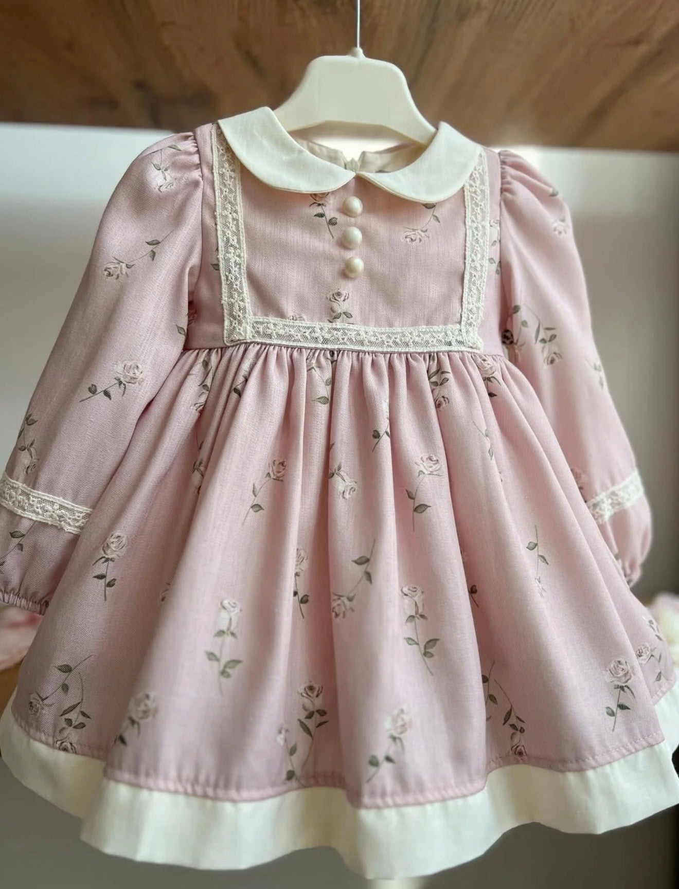 FUSTAN ROZE ME JAKË TË BARDHË - & DETAJE KLASIKE